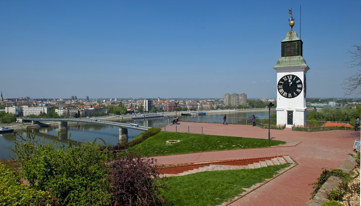 A Method for Learning Serbian — Extensive vs. Intensive Reading