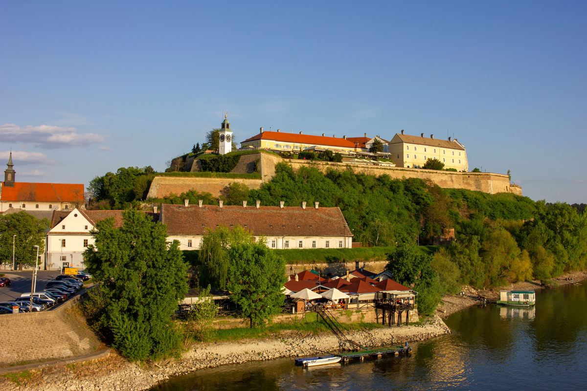 A Method for Learning Serbian — Extensive vs. Intensive Reading